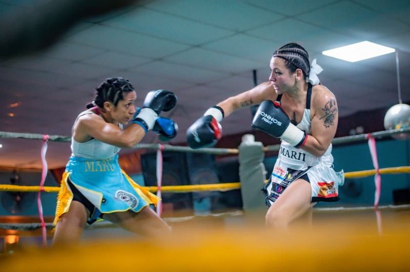 Empate de Mariana L�pez y triunfos de locales en el festival de boxeo